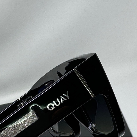 Quay australia GET IN LINE Black flat top shield sunglasses - Picture 5 of 12